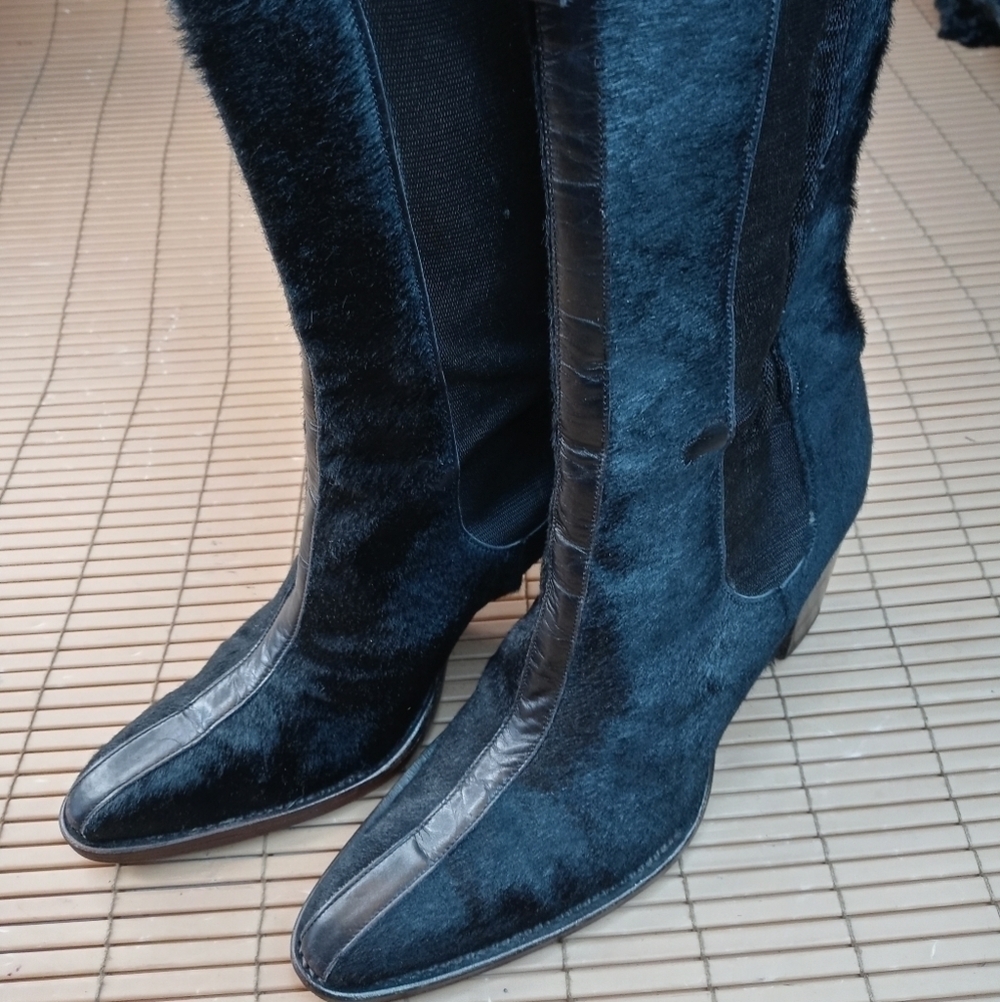 Robert Clergerie Paris women's boots. Black calf hair pull on 3" block heel. S